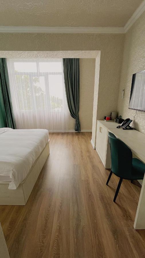 Khan Plaza Ałma Ata Zewnętrze zdjęcie